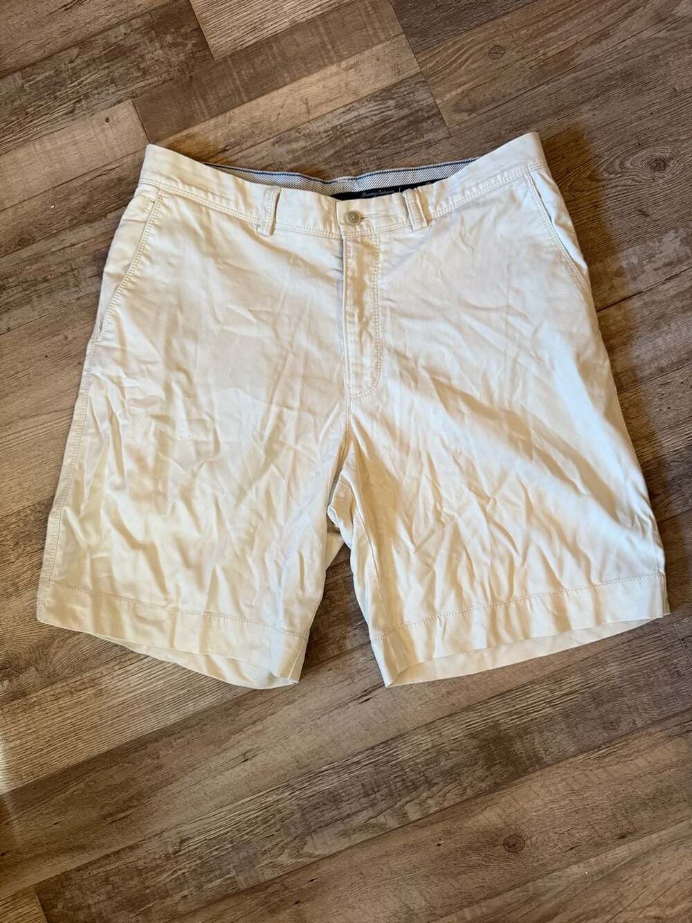 Tommy Bahama Men's Size 32 Cargo Shorts Tan Khaki